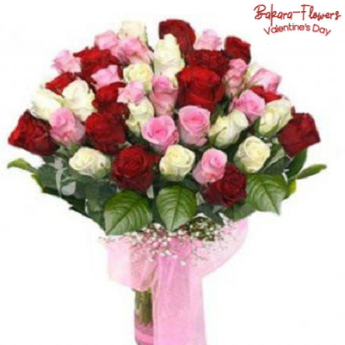Πολύχρωμη ανθοδέσμη με 31 τριαντάφυλλα